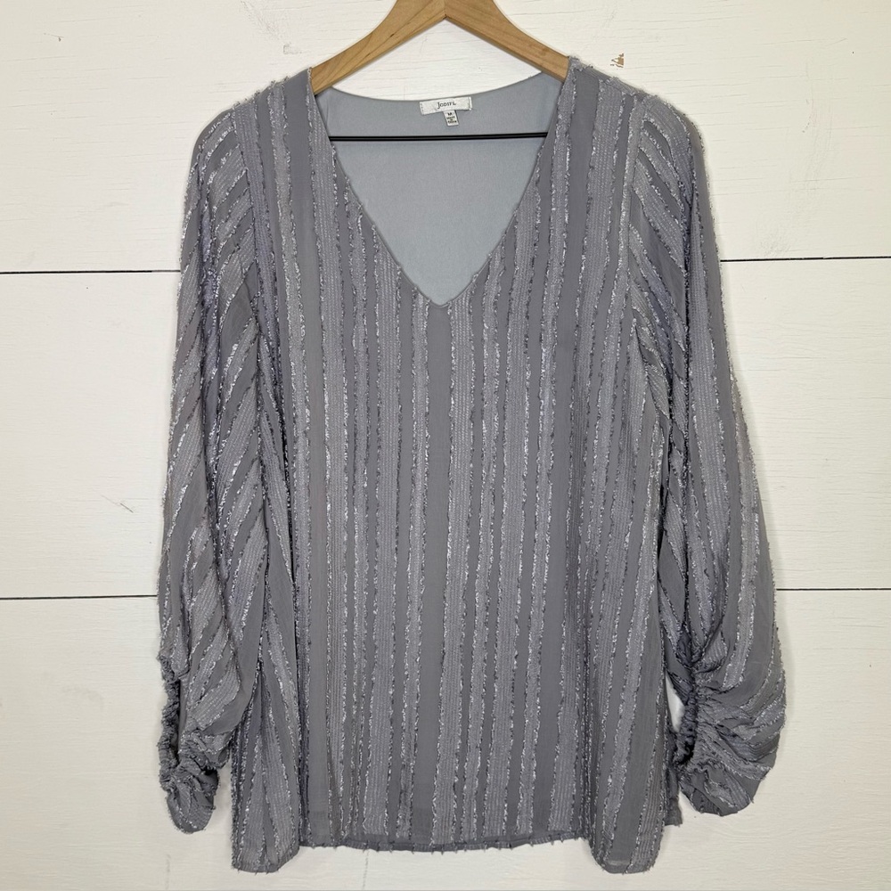 JODIFL • Gray Textured V-Neck Blouse Size Medium